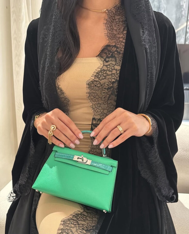 A048 - Velvet abaya - Image 3