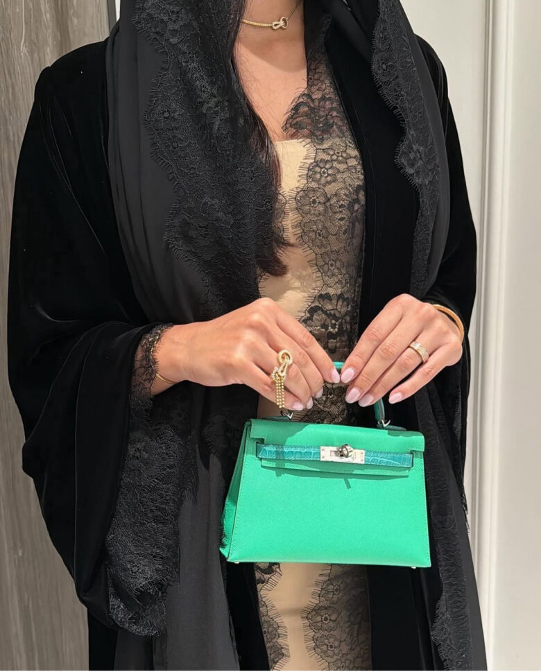A048 - Velvet abaya - Image 4