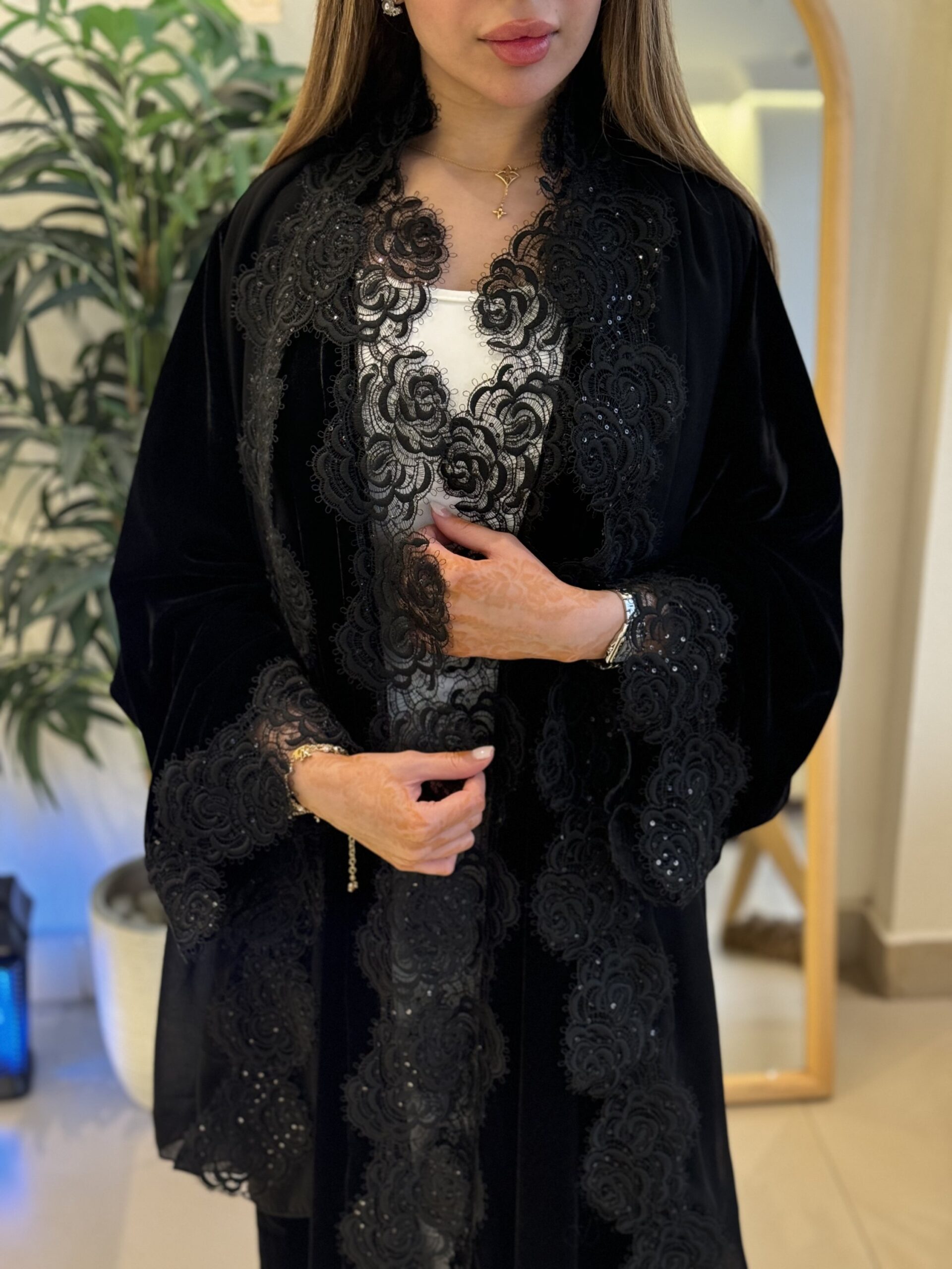 A100 - velvet abaya